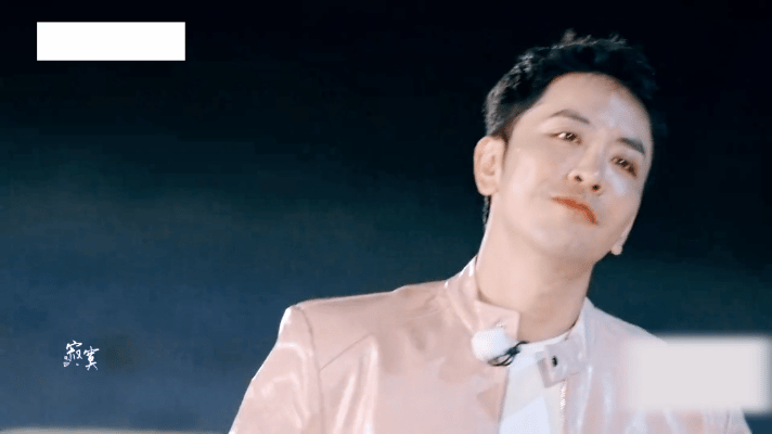 再见爱人梁淞这表情不像装的再见爱人何美延在《再见爱人》中重现《青春有你》经典舞台