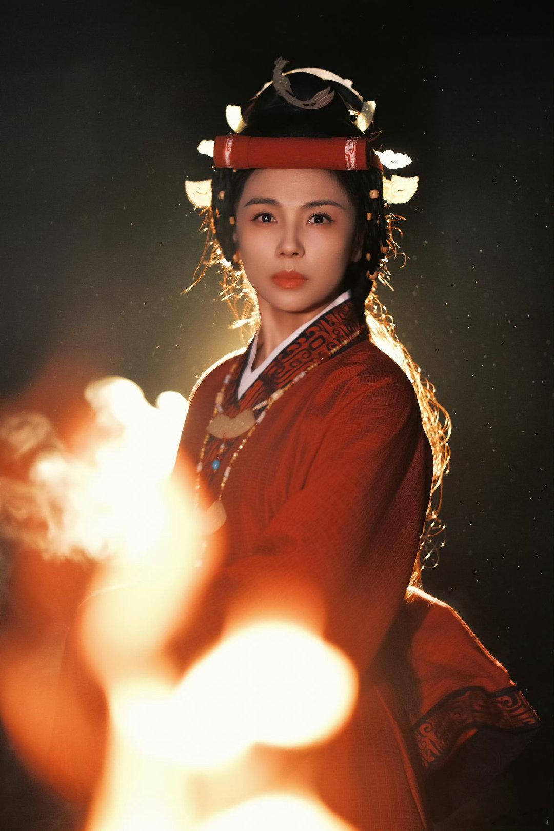 刘涛古早武侠味刘涛在商朝也是妈妈级别刘涛时隔九年再度诠释妇好，一身戎装满是怀旧的