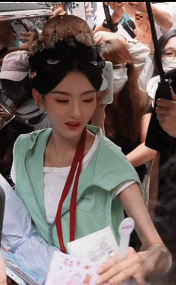 妈耶！！这胳膊吓到我了