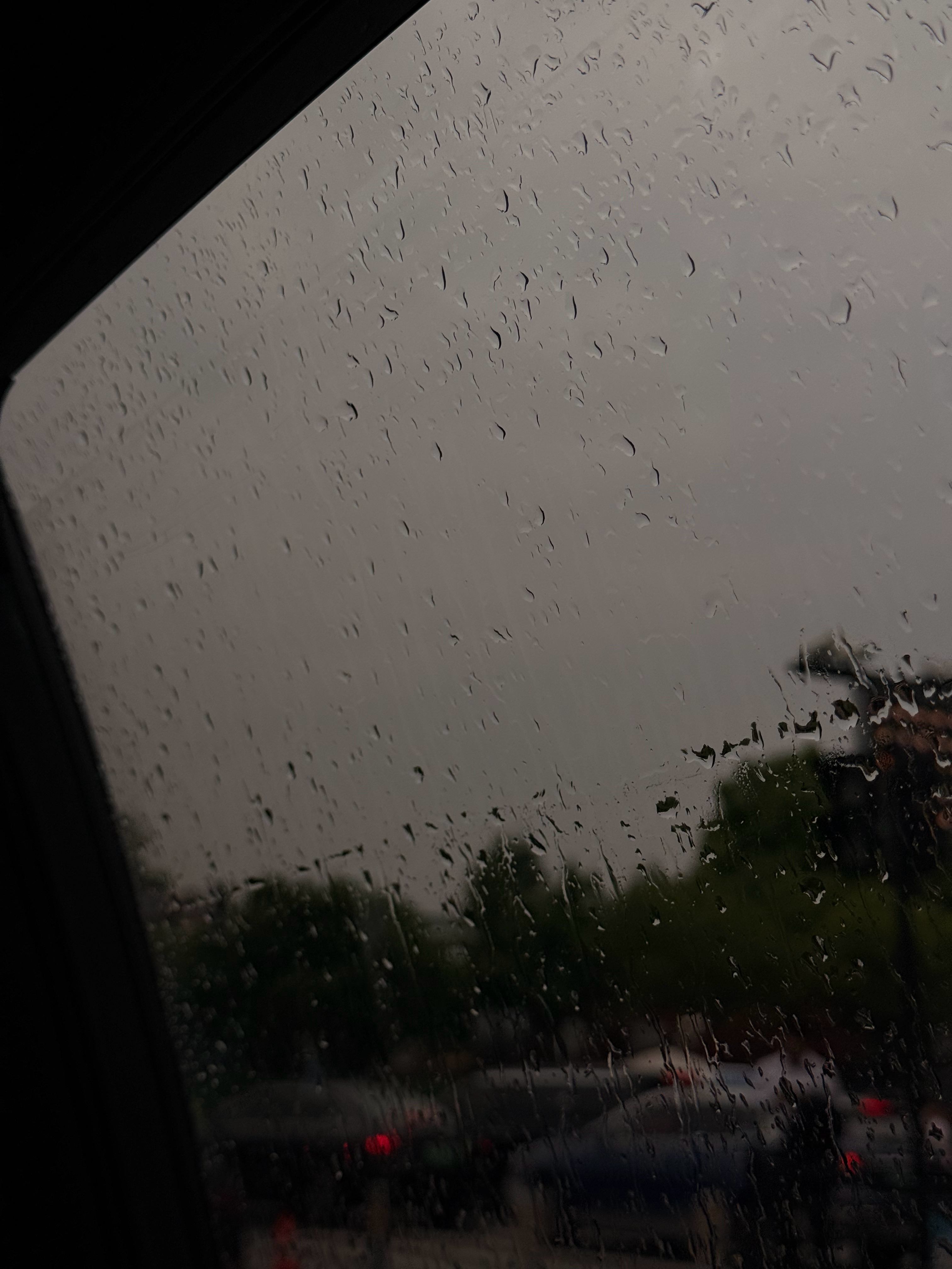 下雨天了怎么办我好想你～