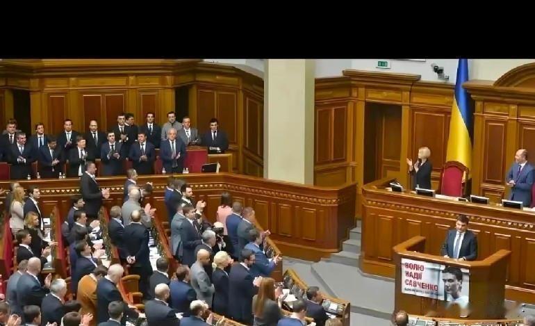 乌克兰议会通过法案，正式把俄语从“受保护语言”名单中移除！

来源:蓝星八卦女