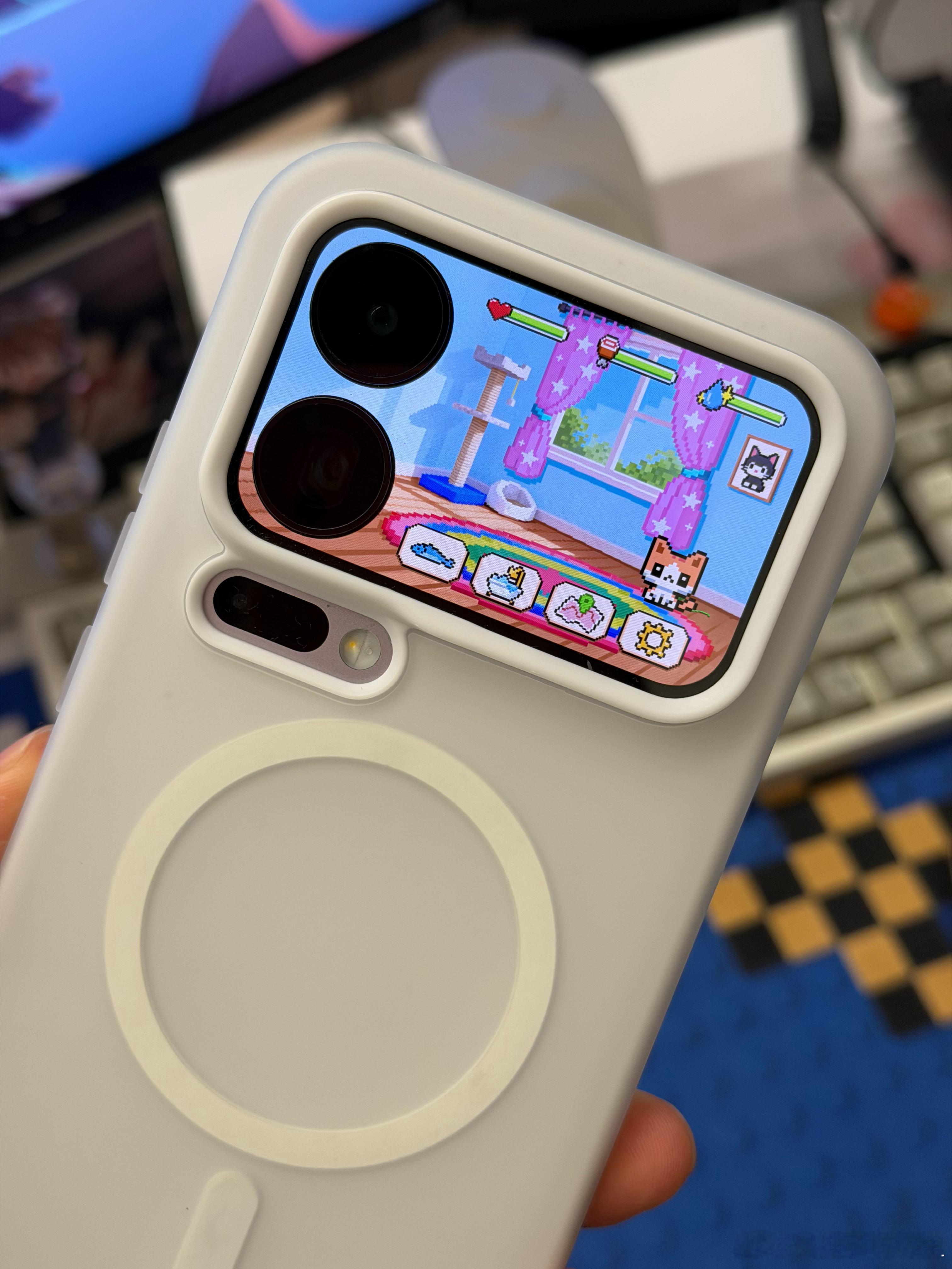 也是养上电子宠物了，小米17 Pro Max 背屏刚更新的像素风小猫，有点可爱捏