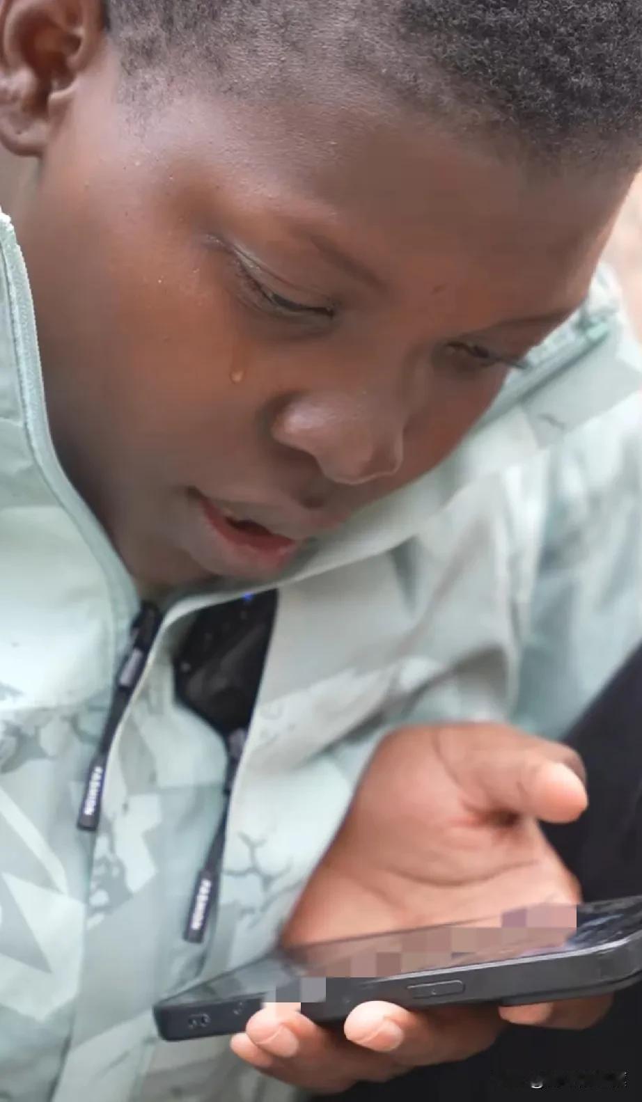 rose再看到贵州小美娘家的视频，流泪说她也像妈妈了。
很多网友有预感:菲利斯回