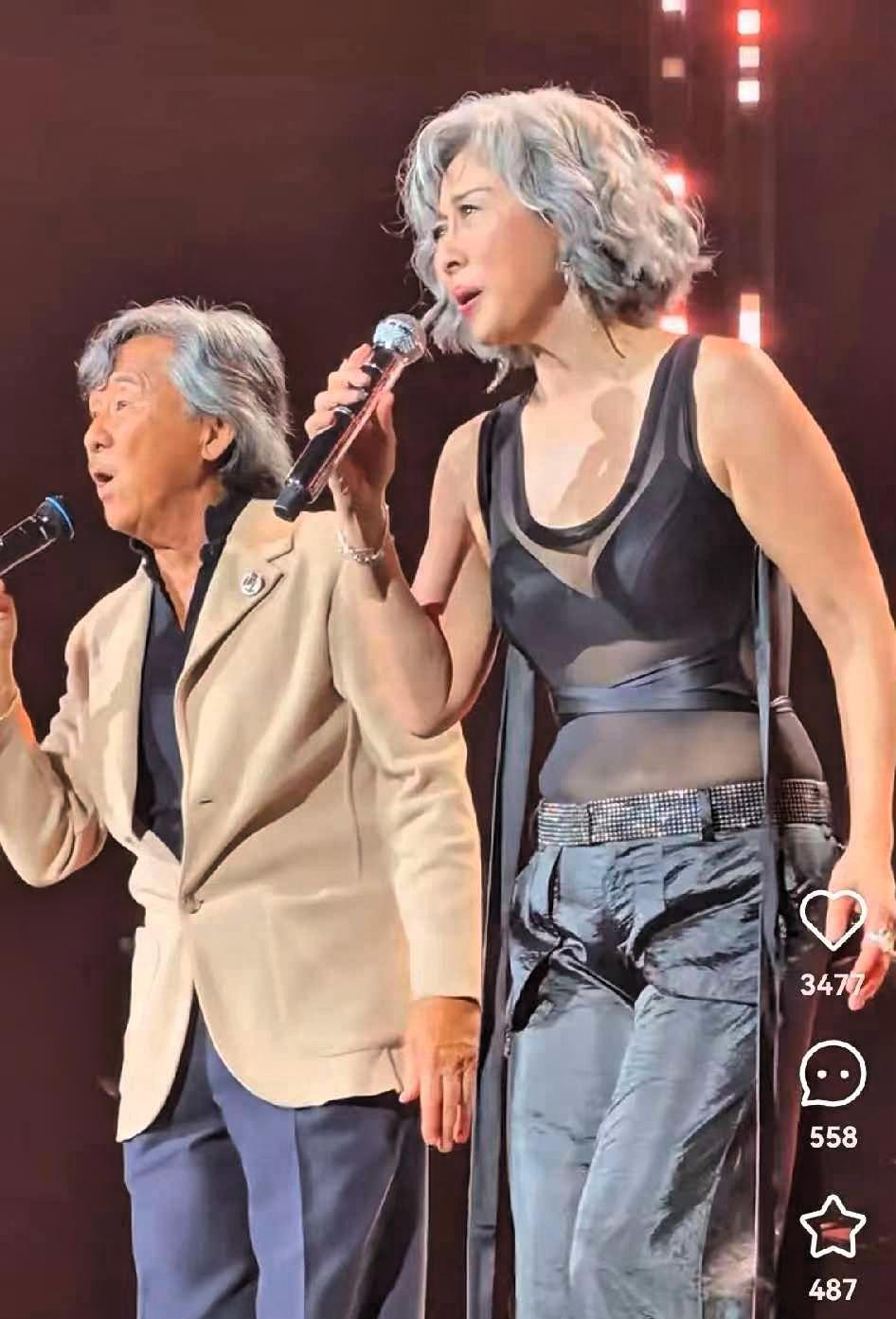 看到叶倩文演唱会脱掉外套，只穿透视背心的时候，林子祥一句“好久没见过”，戳中多少