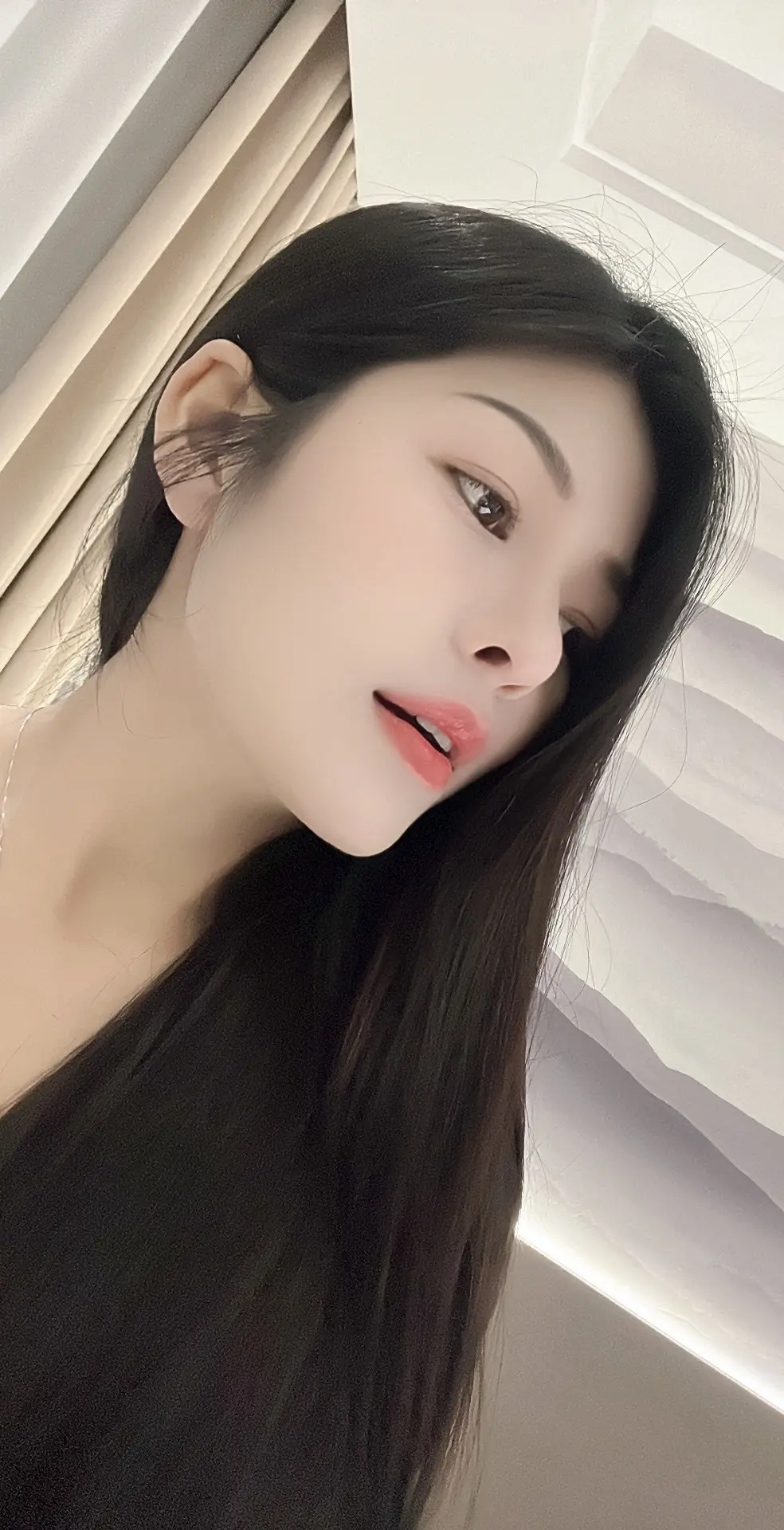 去自己喜欢的城市，买不起房子也要去租房子，住一段时间。快乐就来了.