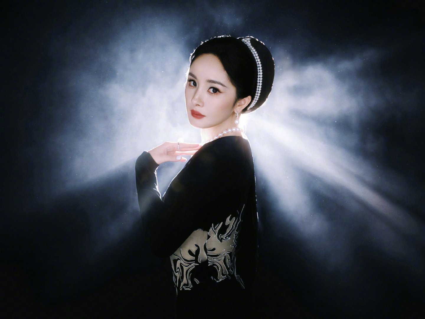芭莎盛典红毯 杨幂来镇场子了，今晚芭莎盛典最佳[赞] ​​​