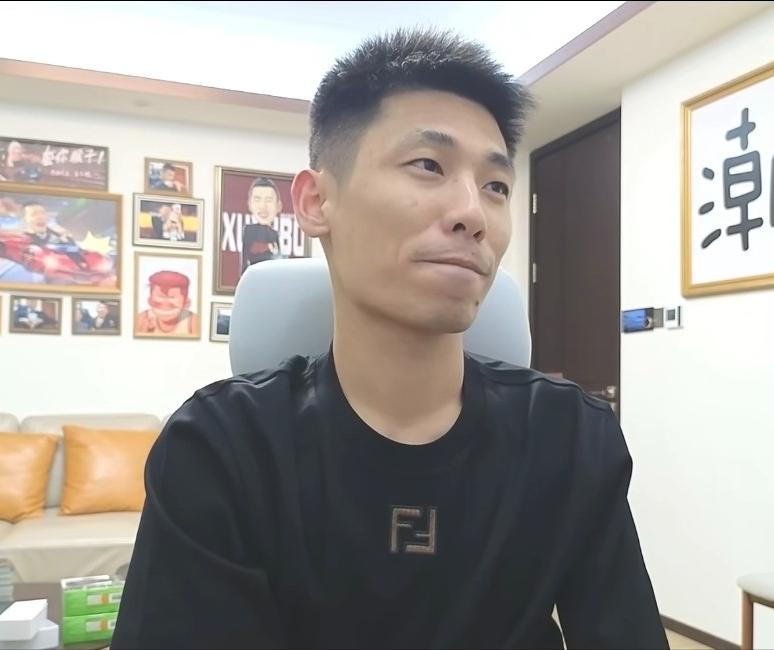 以为旭旭宝宝这几天停播好好休息，没想到昨晚他还是一如既往直播了，只不过播了一个多
