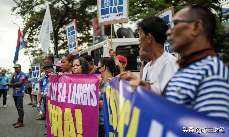 油价飙升！收入断崖式下跌 ！菲律宾吉普尼司机举行全国性罢工示威

当地柴油价格，