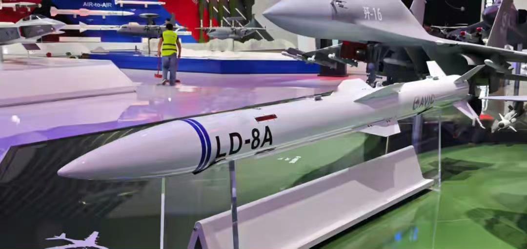 歼-16D携载LD-8A反辐射导弹，开启反辐射作战新篇！

 歼-16D挂载LD