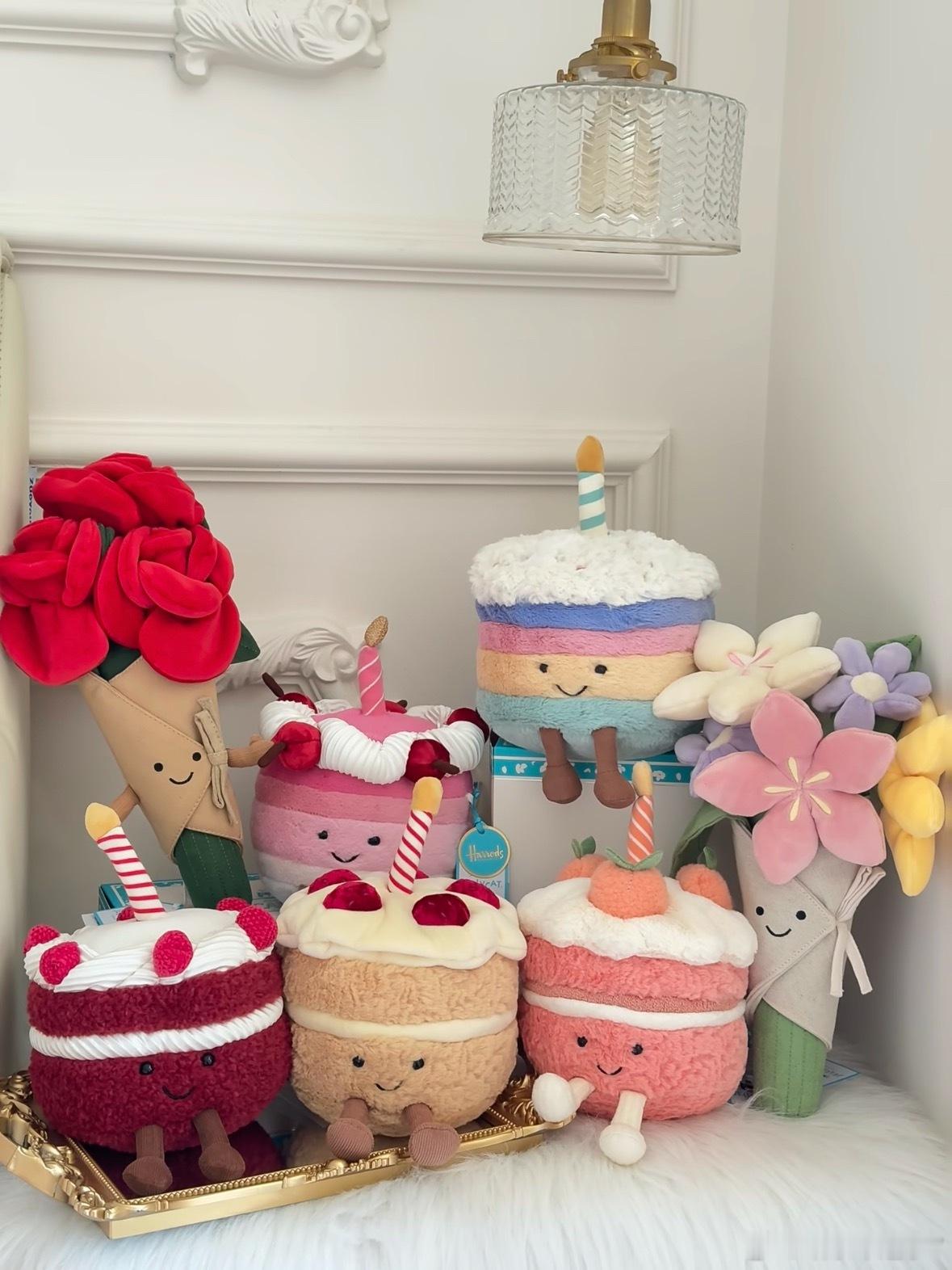 jellycat蛋糕 看店员打包jelly cat小蛋糕的时候还挺治愈的[兔子]