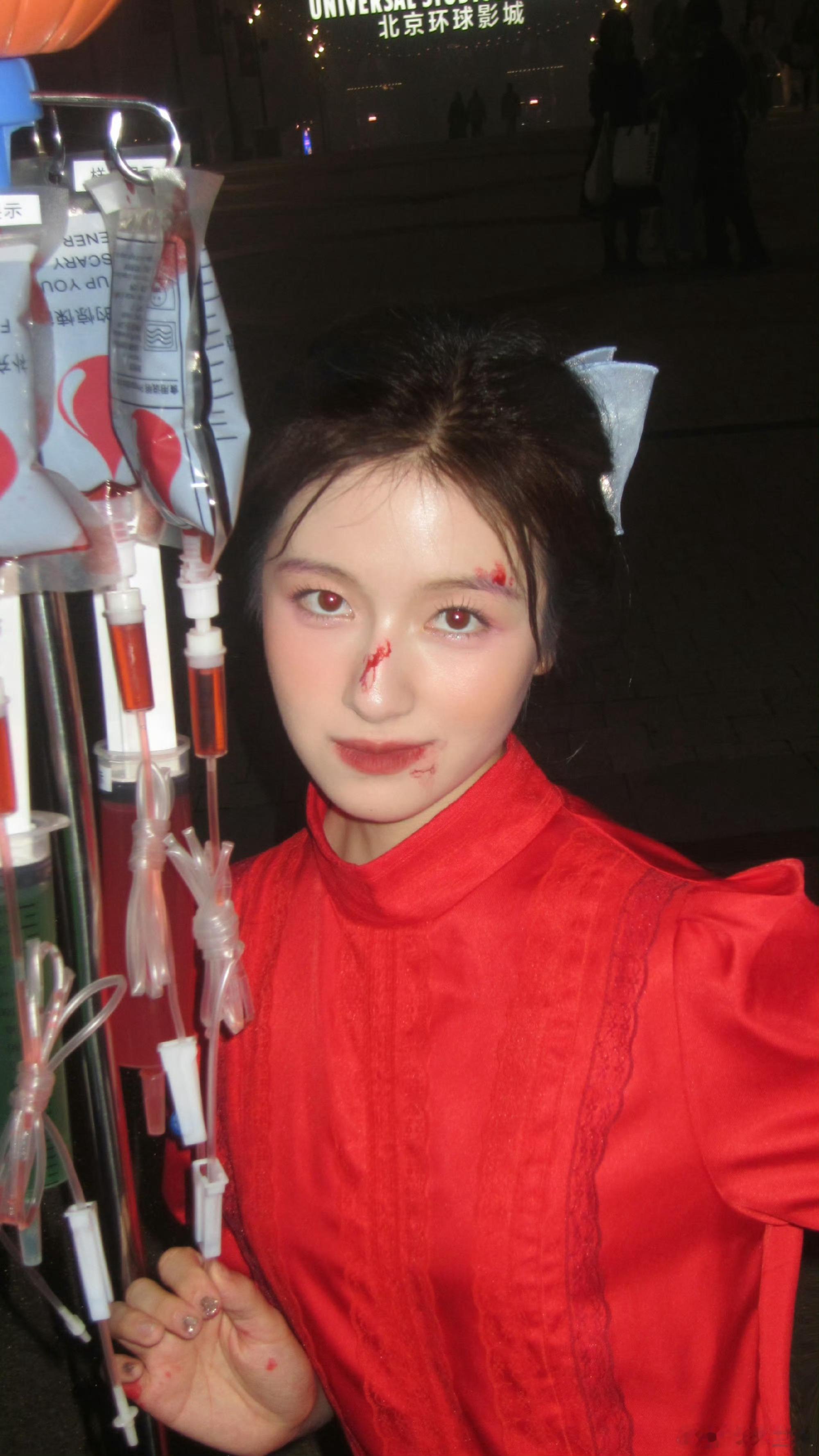和李兰迪一起过万圣节啊🎃但是姐你那个笑确实有点瘆人啊！！！ ​​​