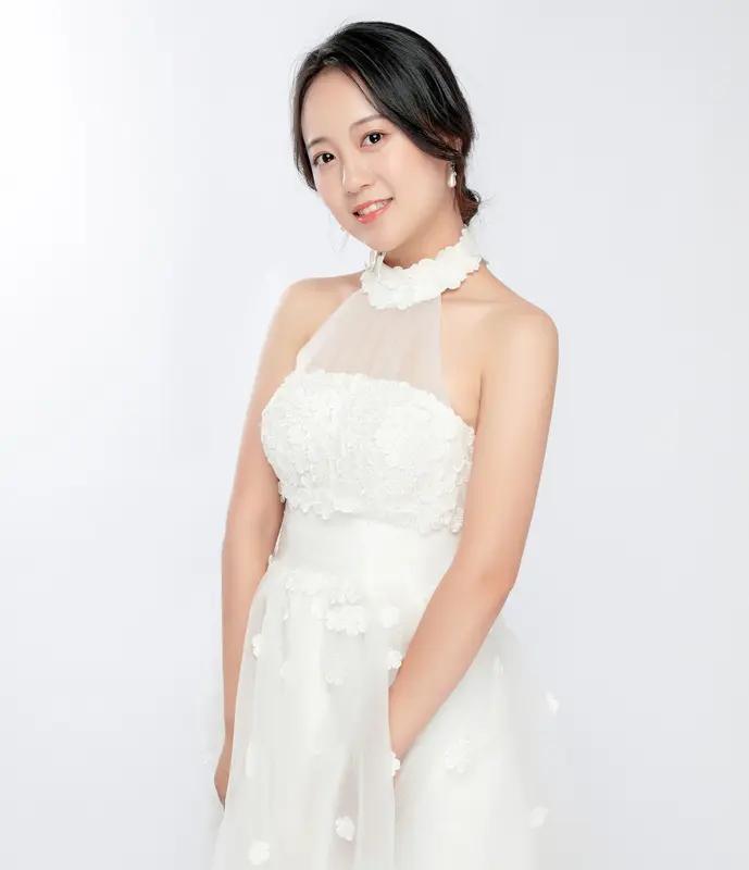 回忆恰如谷谷友诗中所云，是风，是云，是雨，更是一场悄然酝酿的春。它能引领我们穿越