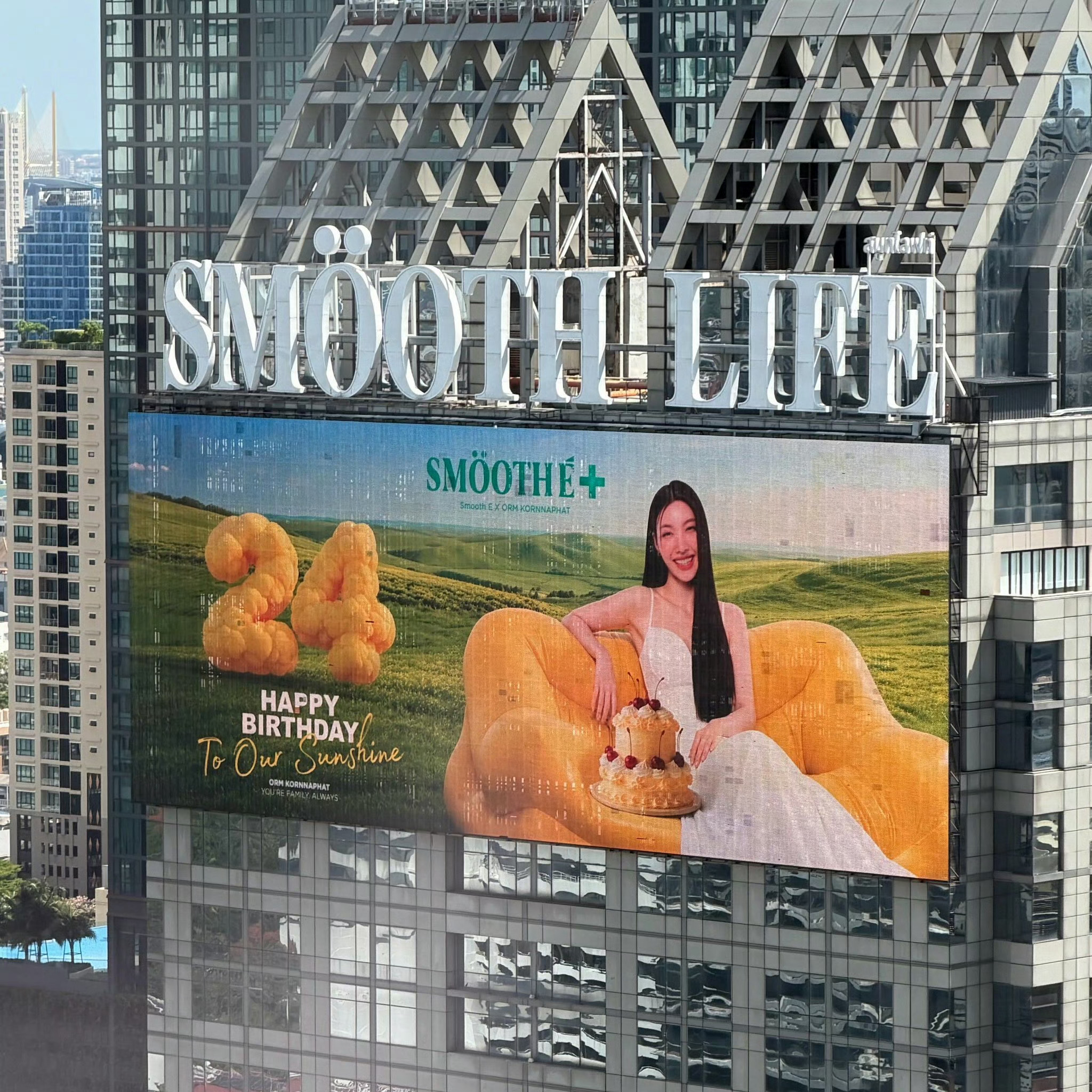 smooth大楼给代言人庆生 