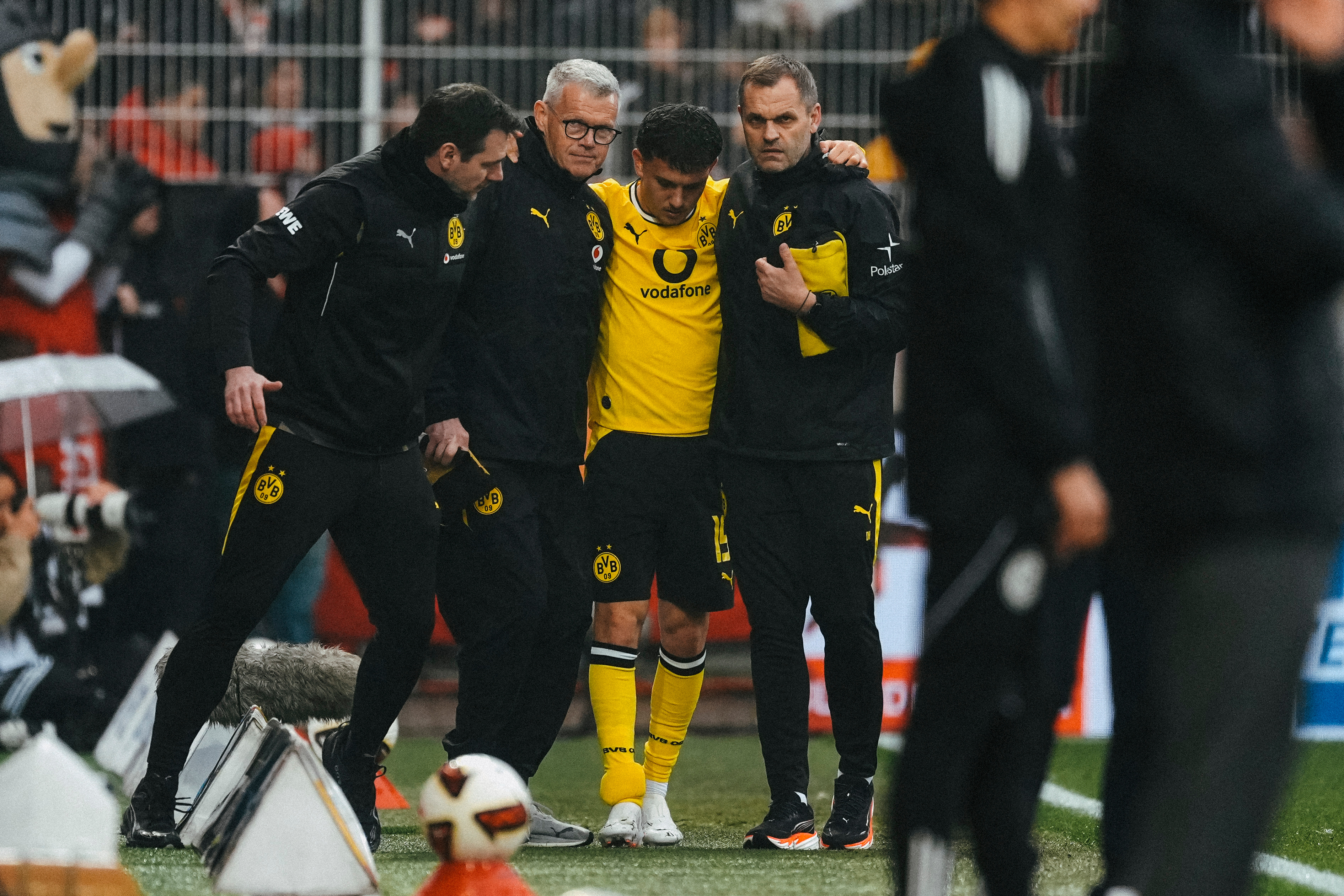 🙏祝愿卡雷察斯早日康复！😭具体伤情将等待进一步的检查hejabvb 黄黑与共