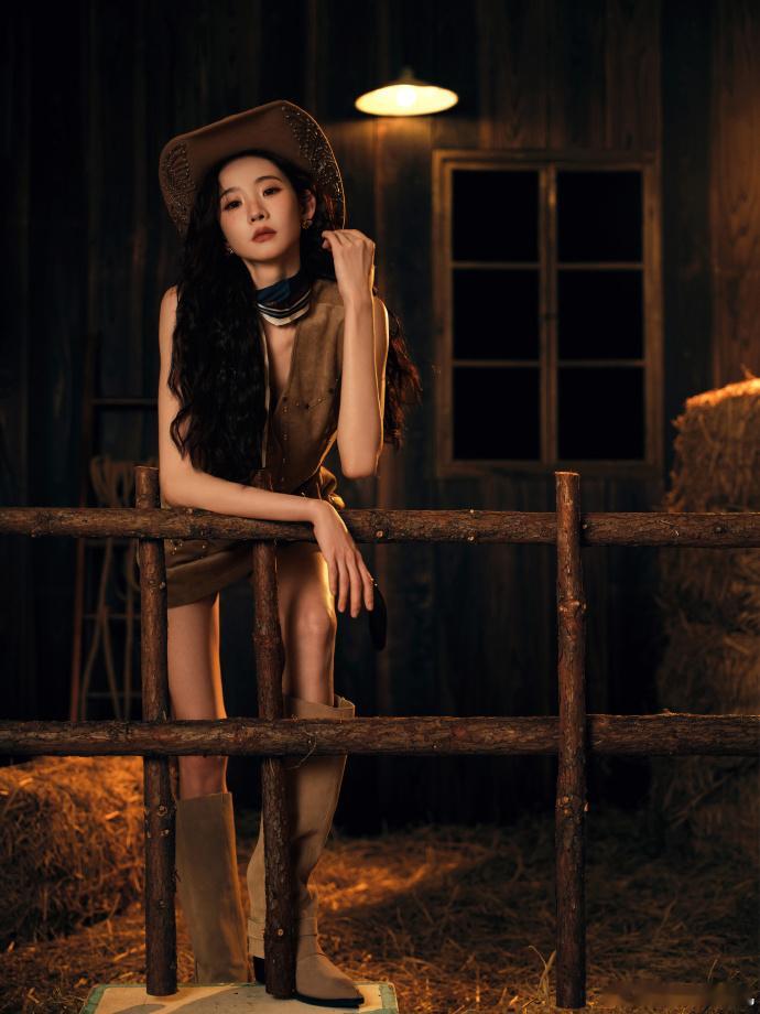 张艺凡2026黑马 从舞者到演员，她一直在突破自己。这组图拍出了她身上的韧劲和可