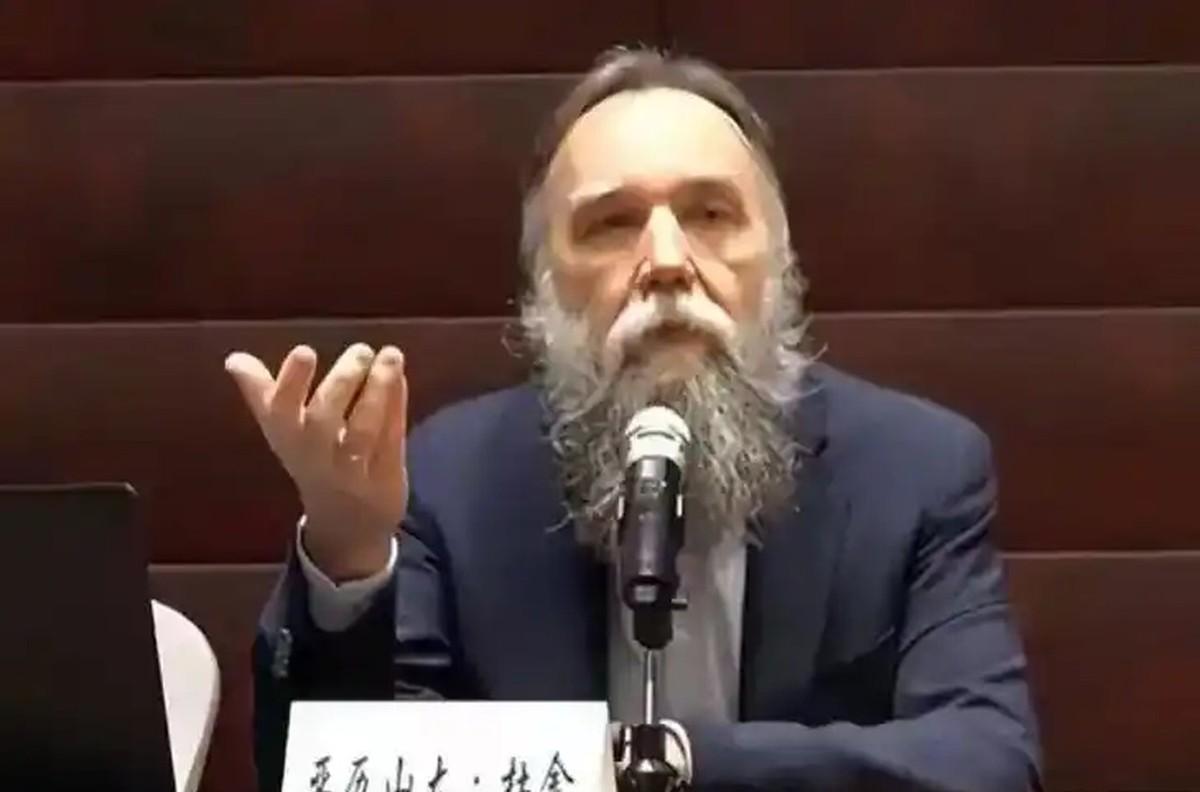 伊朗眼下这个德性，俄罗斯人也看不下去了,杜金怒评伊朗：“首鼠两端，挨揍也是活该”