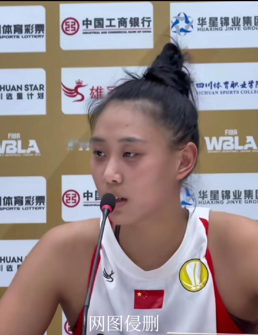 这妹子真漂亮，是那种阳光健康之美的漂亮，是新一届女篮的颜值担当。