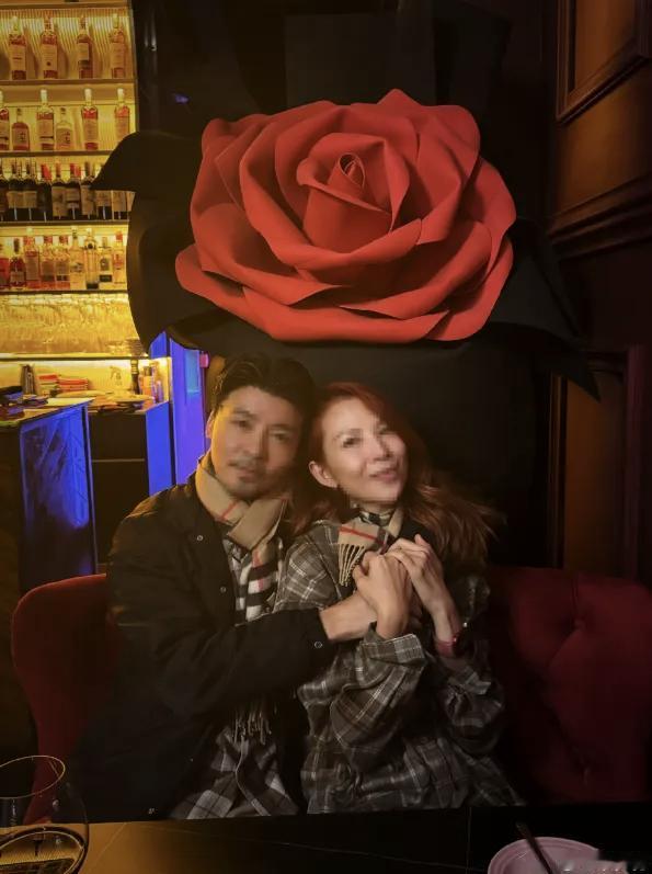 2019年《妻子的浪漫旅行》的名场面，主持人突然抛出犀利问题：“你老婆陪了刘銮雄