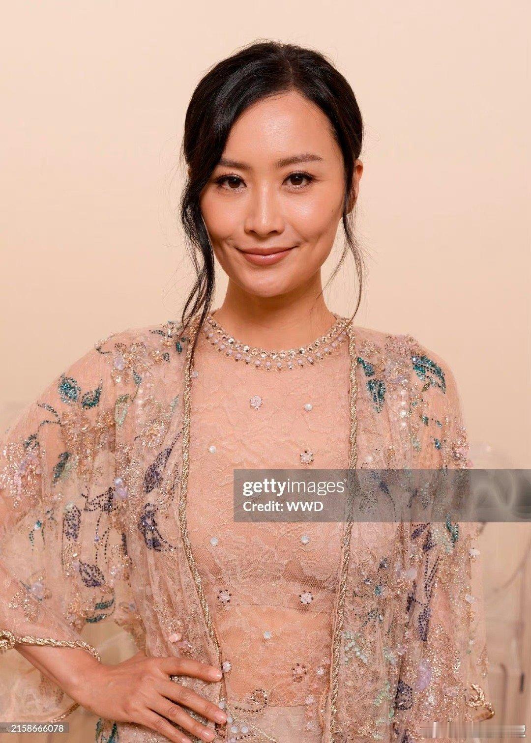 阿玛尼上半年的两场秀嘉宾：陈法拉、胡歌，其中陈法拉看的是高定秀。两个人都参演过《