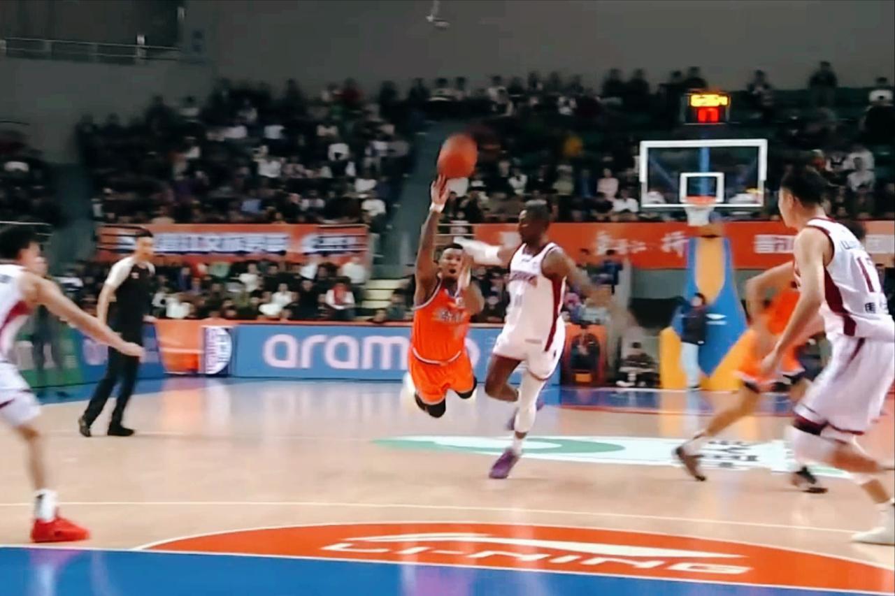 差一点！ 
黎伊扬关键两罚不中， 
福建 98：100 憾负山西。

福建上一场