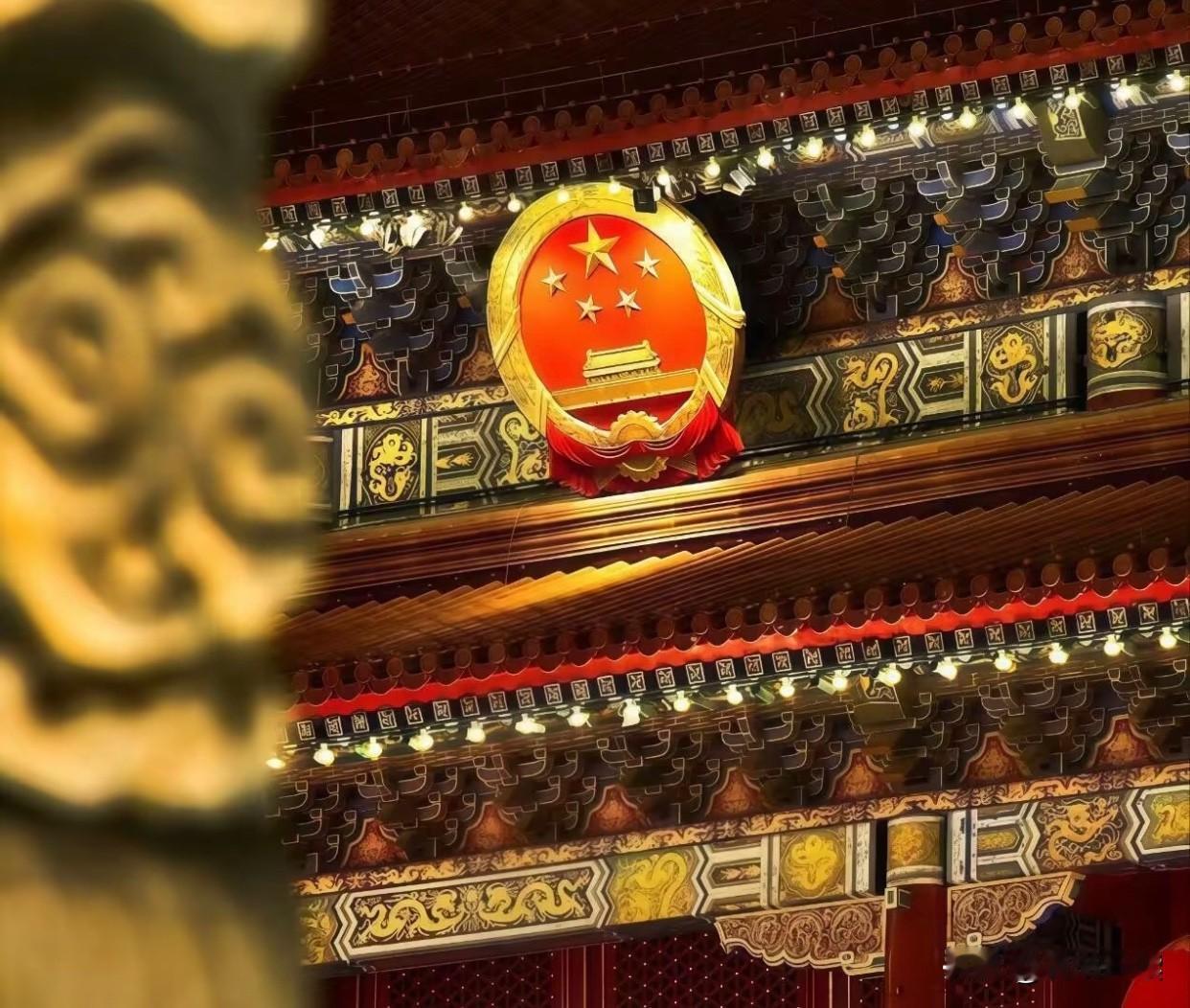 你敢信？都2025年了，还有人把“认怂”包装成“顾全大局”，把“妥协”吹嘘成“高