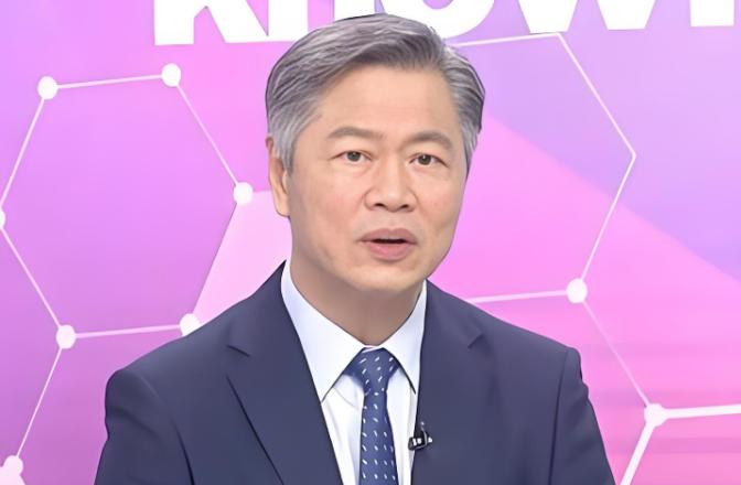 赖岳谦教授建议中国政府调整对外战略原则，把“我们不惹事、但也不怕事”中的“不惹事