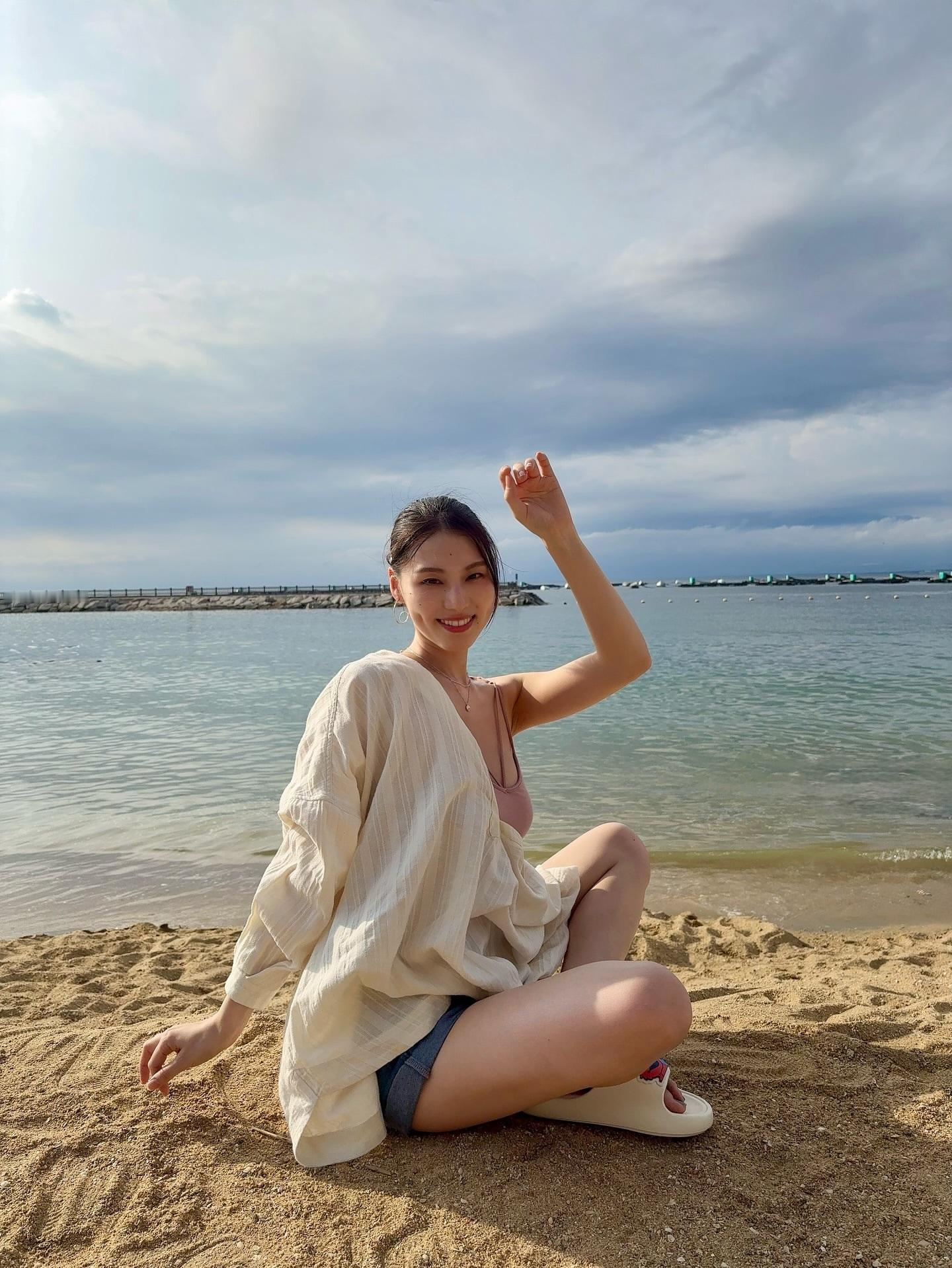 相楽伊織「　なつだーーーー🩵💙晴れてよかった☺︎」 ​​​