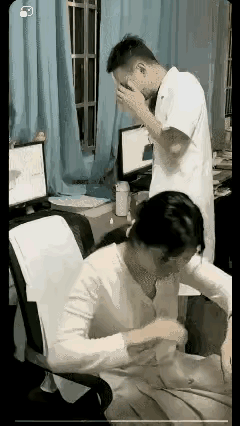 医生诊断病情应戴口罩，这下尴尬了吧[捂脸]