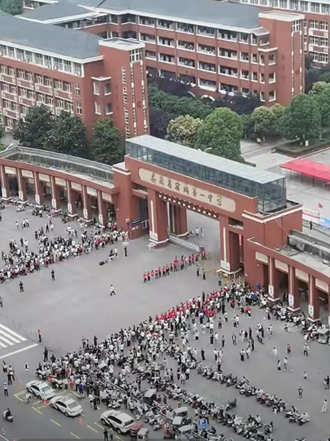 祝愿所有高考生笔下有长风，渡青云万里，实现鸿鹄之志，为国，为民，为自己谋福祉！
