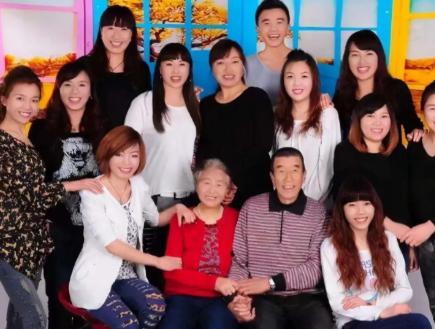 山西一对夫妻，生了11胎全是女儿，丈夫眼看妻子生不出儿子，无奈决定放弃，谁料，1