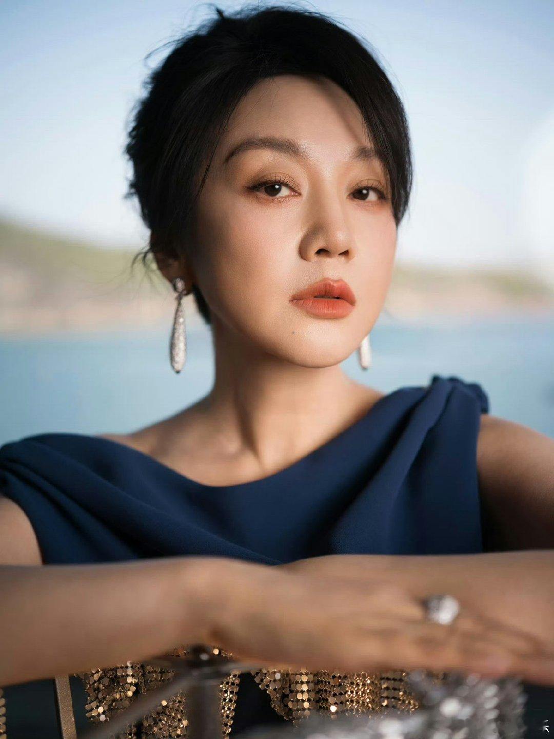 闫妮事业心闫妮正是闯的年纪闫妮事业心不是一般的强！！好多待播剧啊