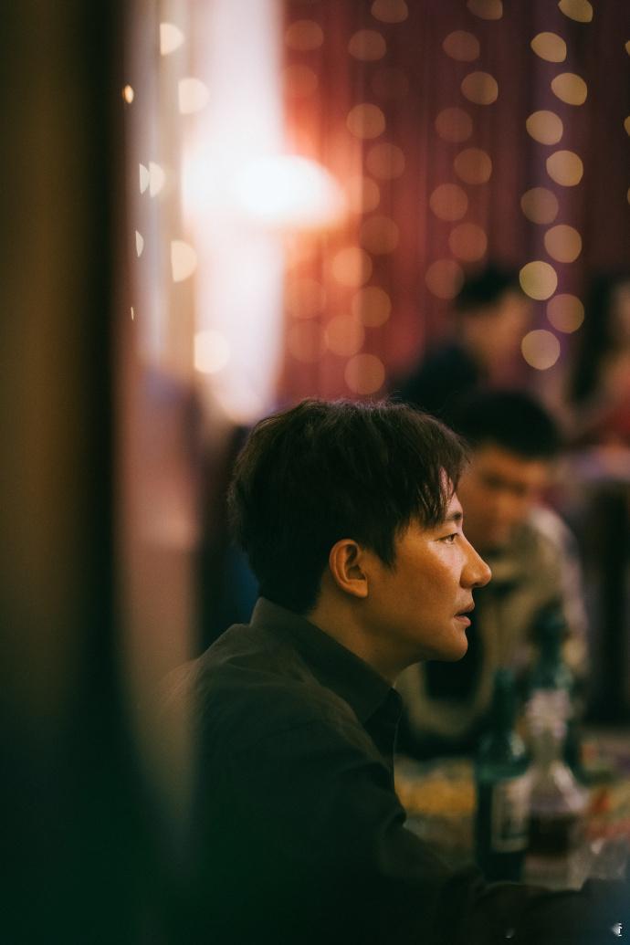 黄轩老实人发疯了 哟呵！黄轩新剧里老实人发疯的剧情太带感啦！他平日里老实得像只小