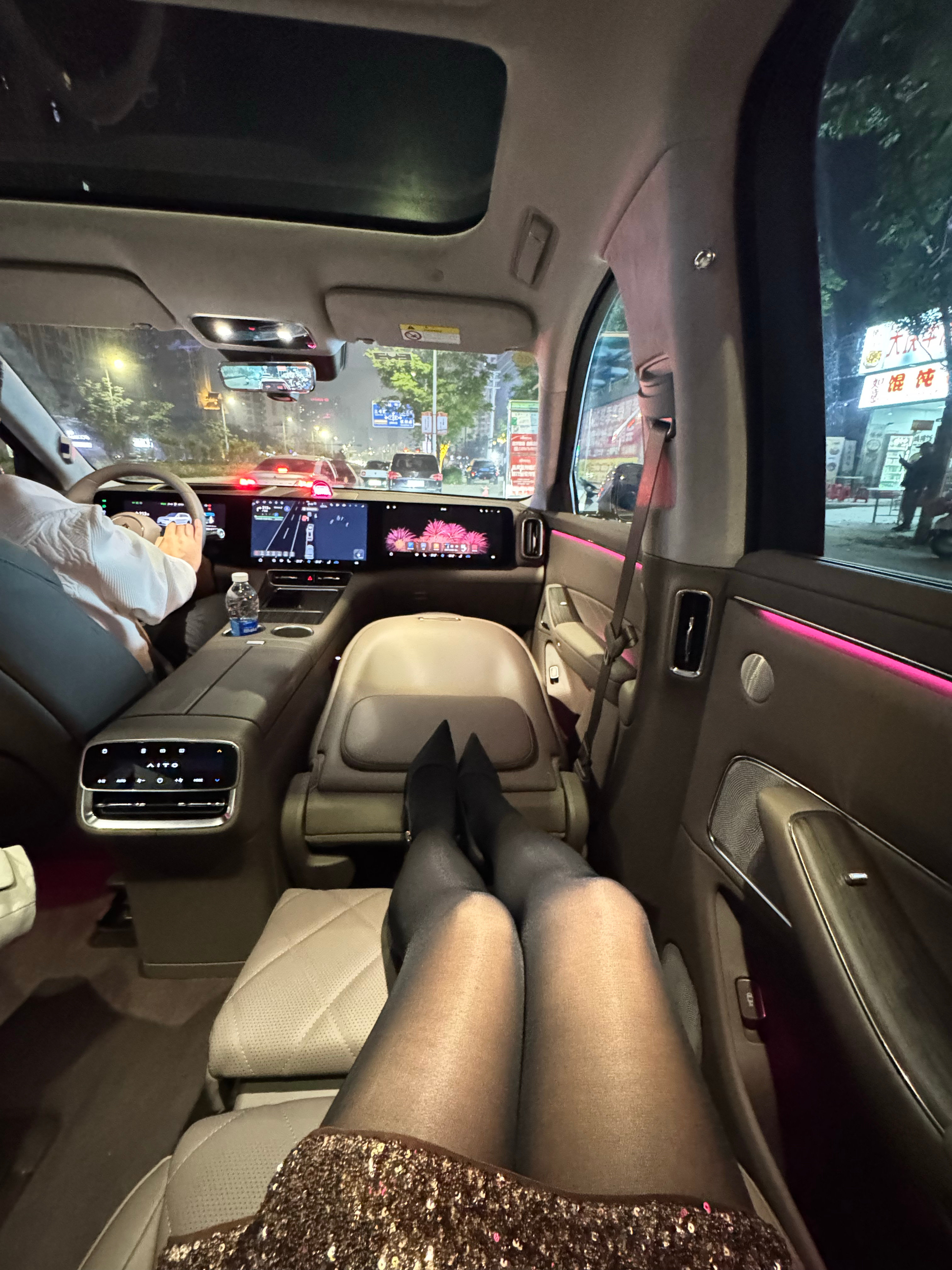 开问界M8 夜游北海啦快来某音直播间和我聊天我和汽车的日常