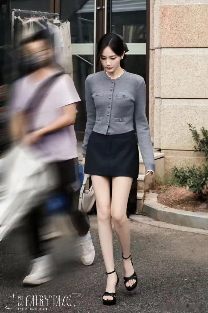 李一桐学男粉喊妈妈李一桐也太好笑了！被男粉的“妈妈”声包围，最后干脆跟着喊，这反