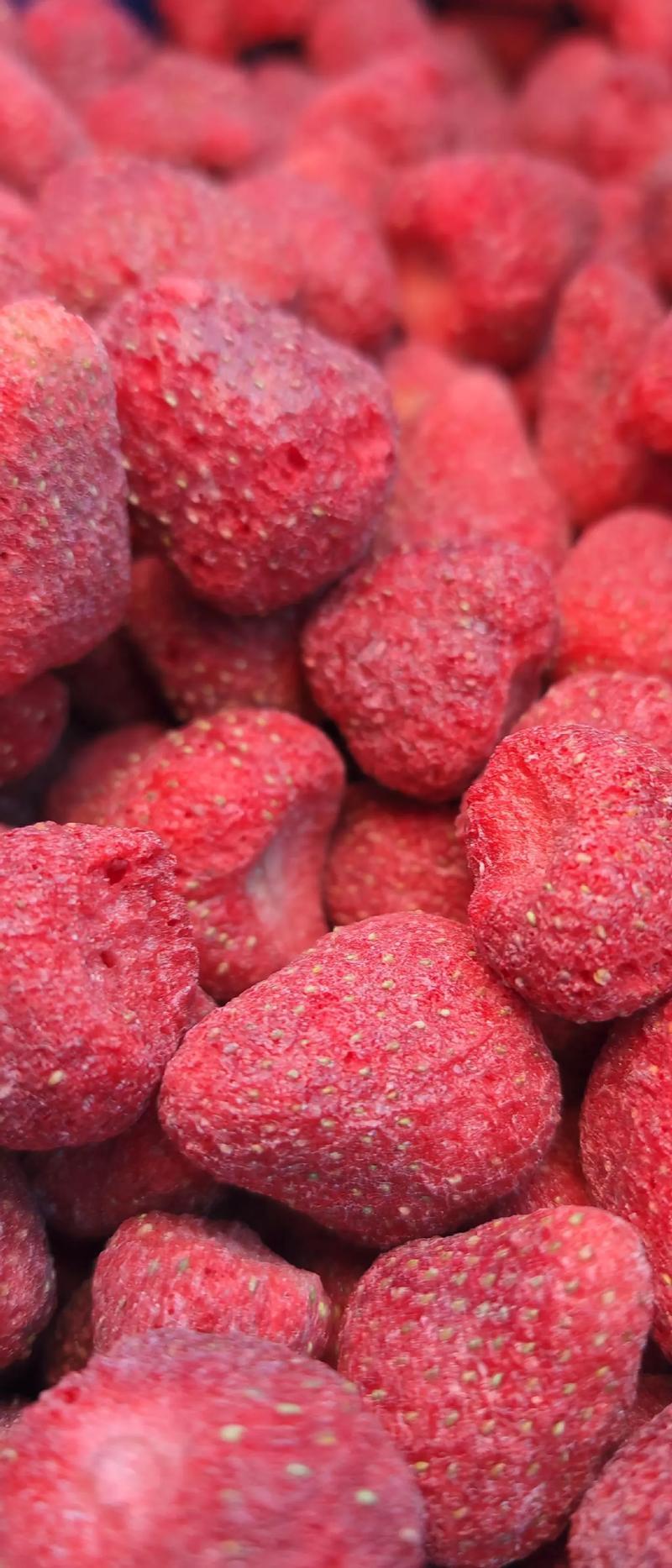 2026年3月，一批冻干草莓被检出含20多种农药残留，重金属镉超标达14倍。经溯