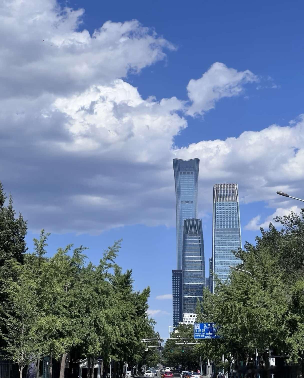 今年以来我国生态环境质量持续向好 我说怎么感觉这几年蓝天白云见的更多了，原来环境