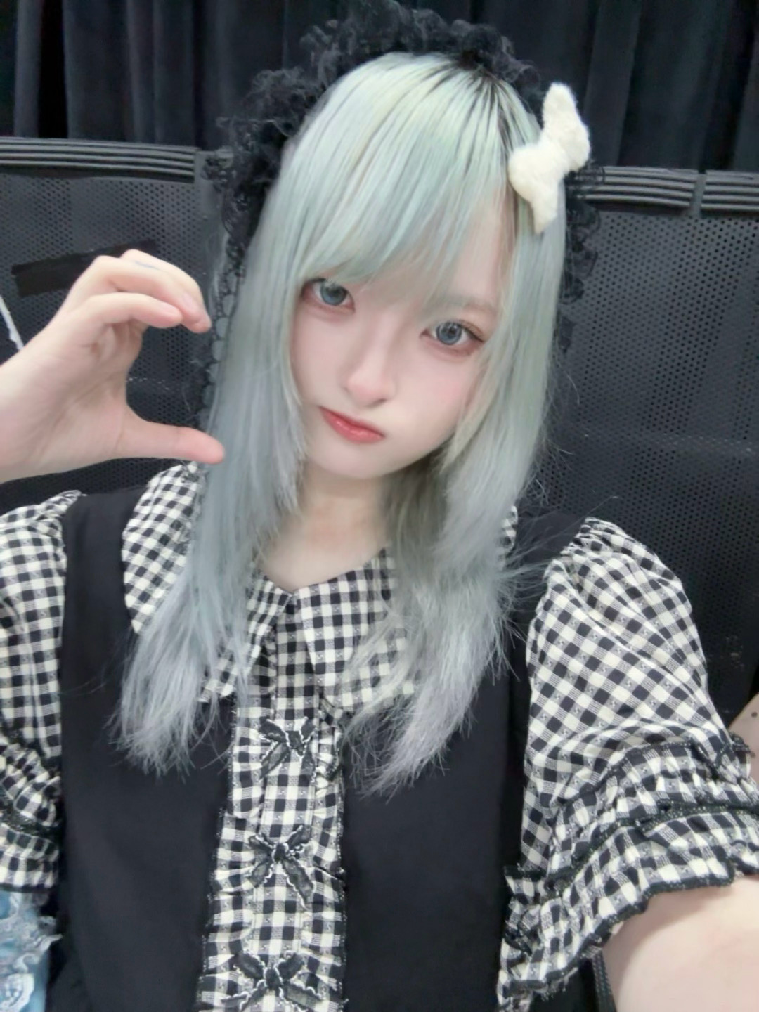 霜降魔法部  自认为是个奇怪的人，因为实在怪可爱的 