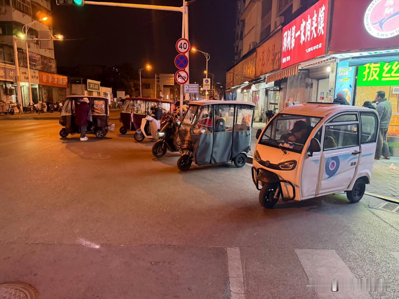 有的时候我也在多位思考，虽然这些车的交通管理起来难度很大，以及他们的不规范交通行