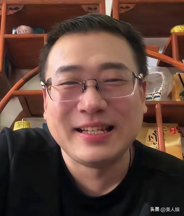 当下的纷杂劝云浩还是少说话为妙。

他和东北帮那几块料隔空对决，简直就是秀才遇到