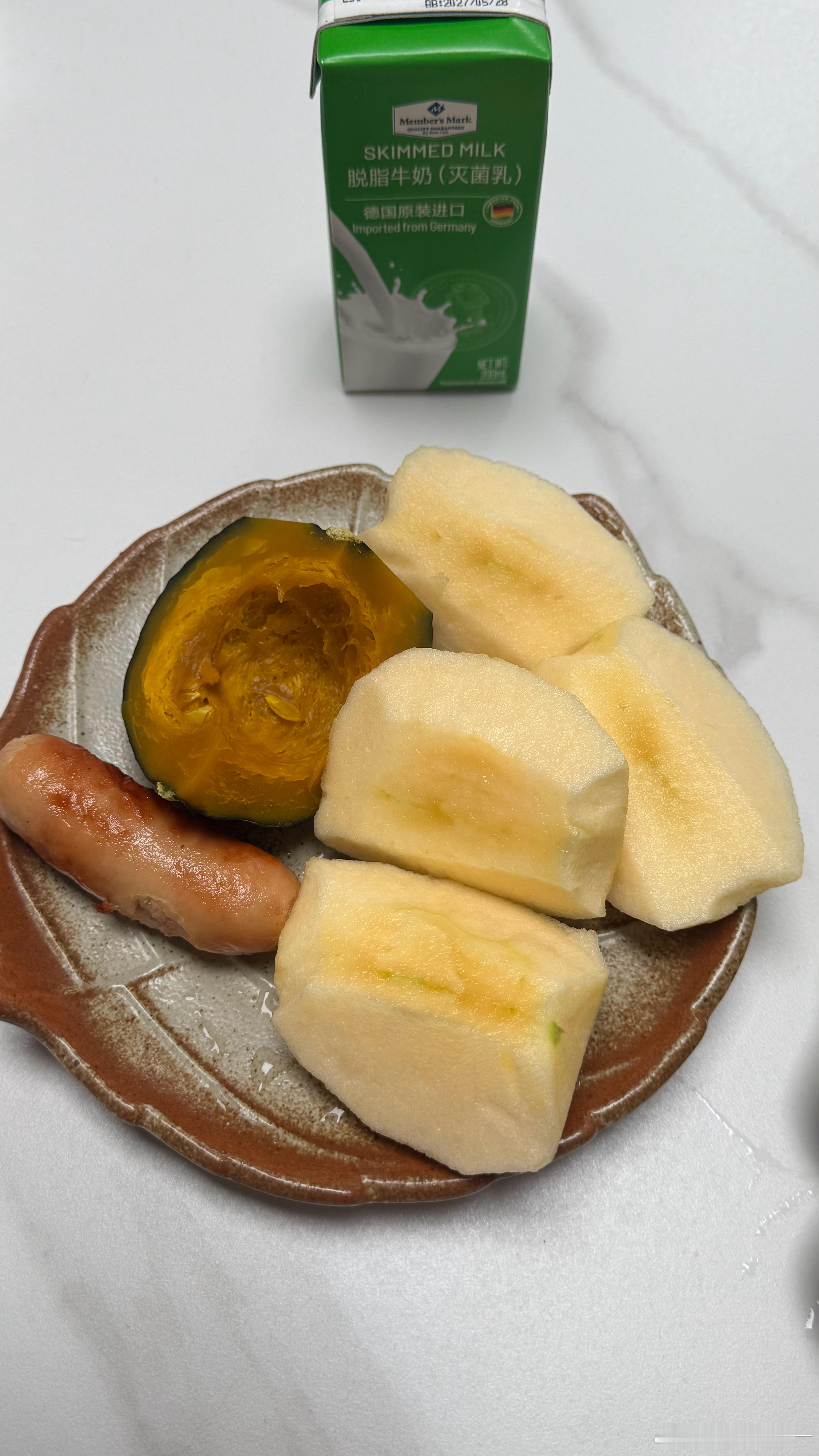 早上好呀~我又开始吃减脂餐了[哈哈]一个多月没怎么控制饮食，但还好，稳住的。 ​