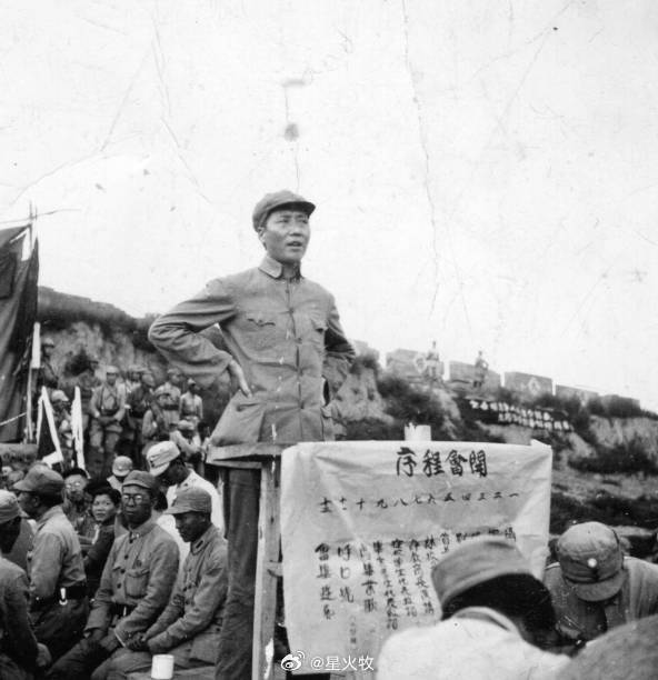 反手扠腰真帅啊