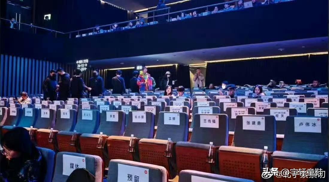 船夫哥那么忙的大忙人居然也去小米发布会现场了？
说实话，船夫哥真心祝福小米这话我