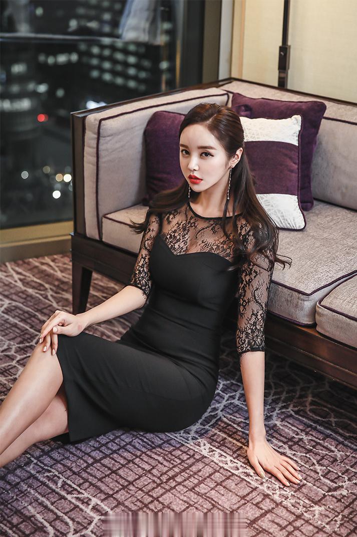不管你曾经被伤害得有多深，总会有一个人的出现，让你原谅之前生活对你所有的刁难。 