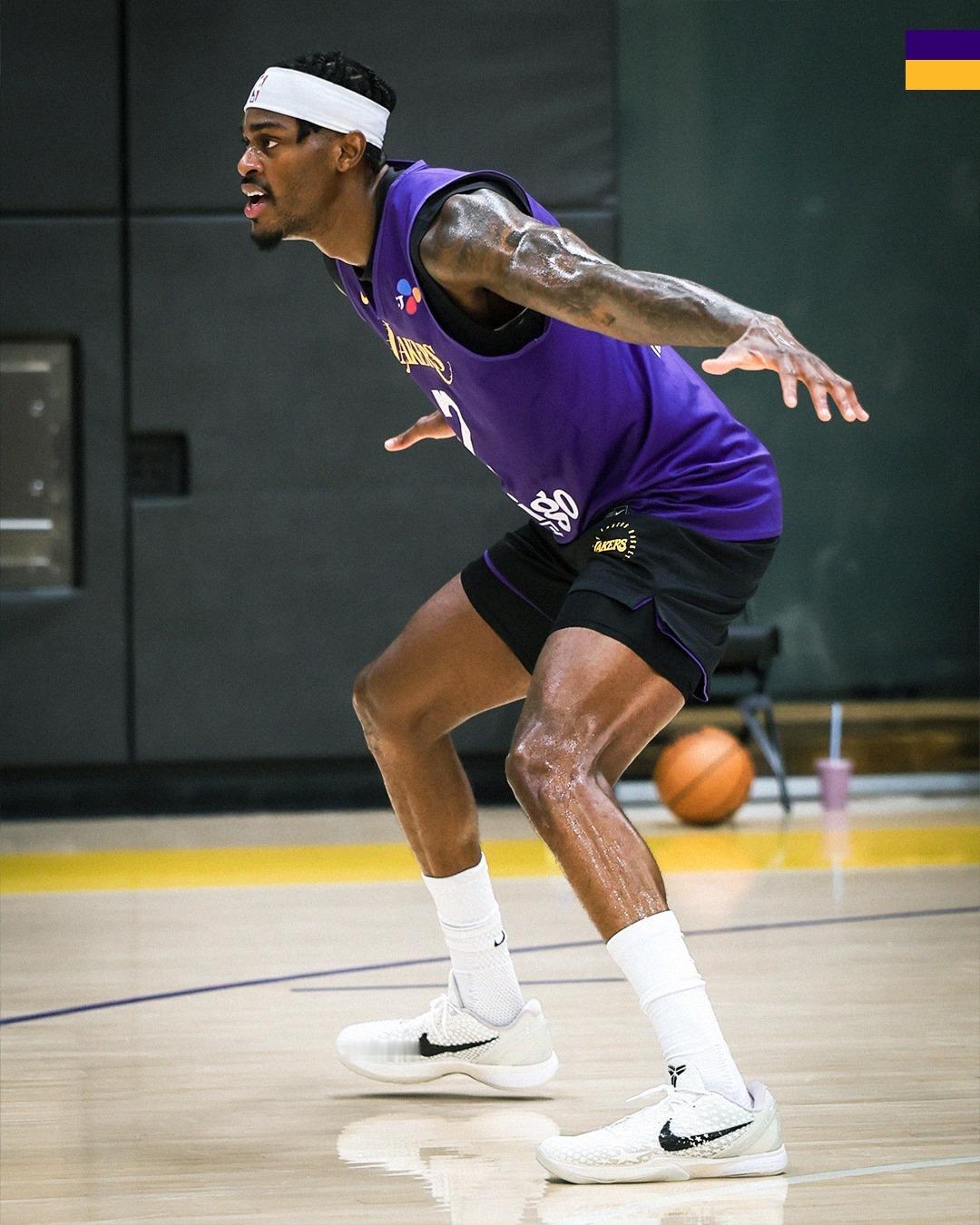 新赛季之际，微博携手NBA重磅升级球迷社区，面向全网召集主队代言人、官方球迷活动