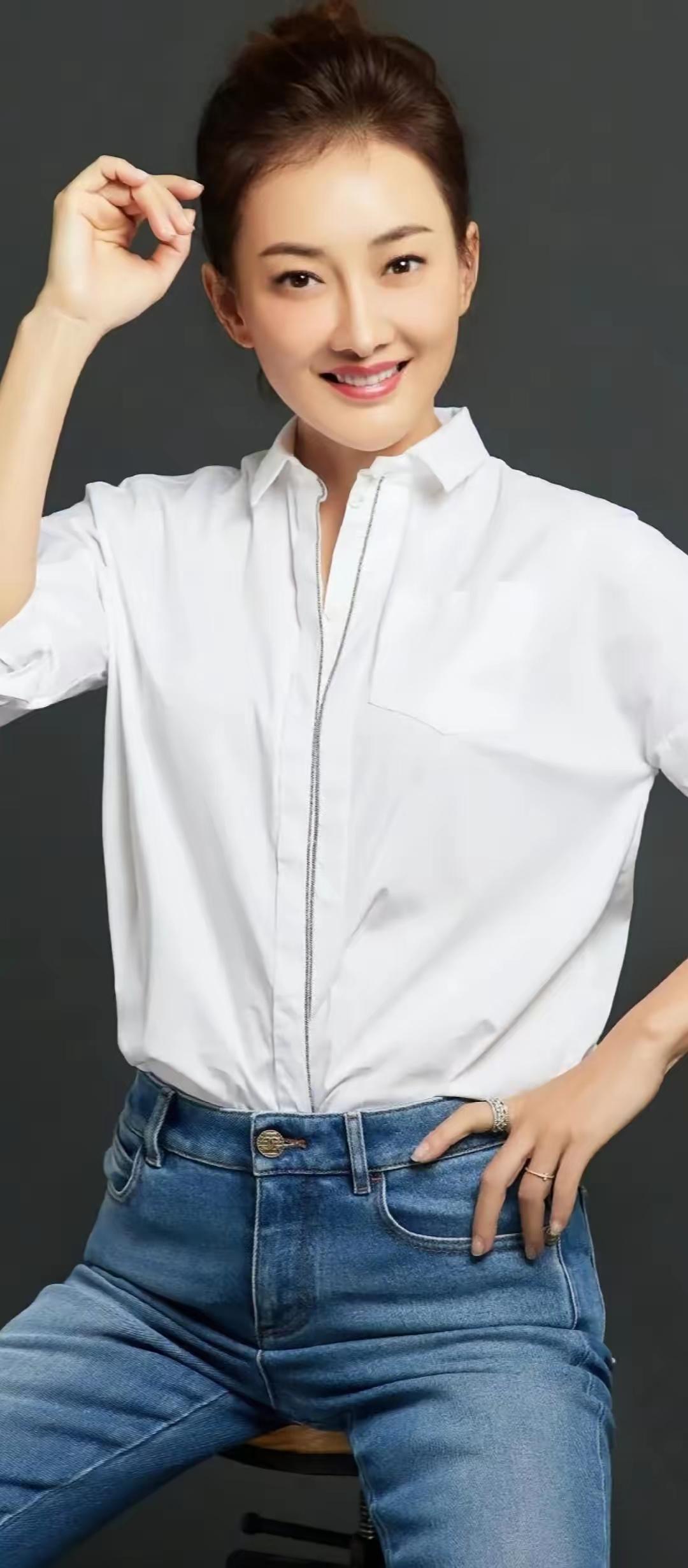 牛莉
素颜
写真