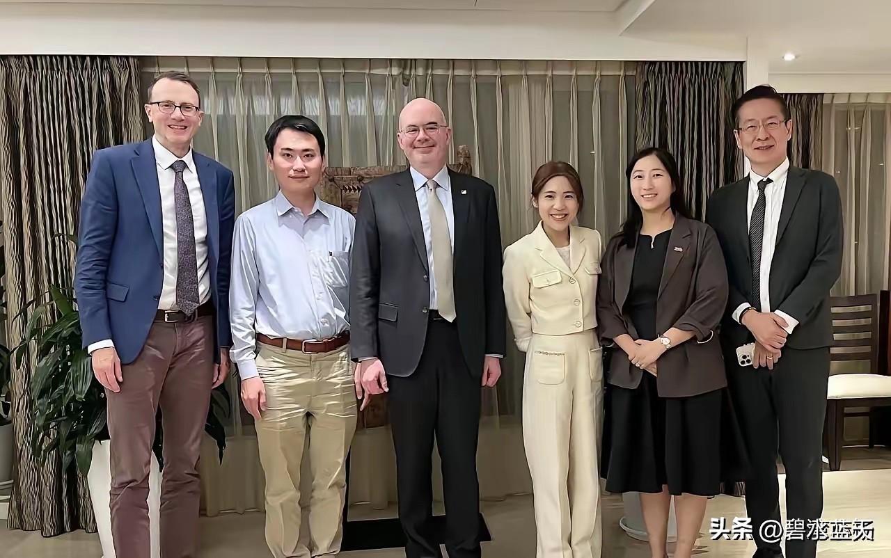 美国驻台湾办事处代表谷立言先生，日前在台北会见了蓝营立委徐巧芯女士等人，声称，这