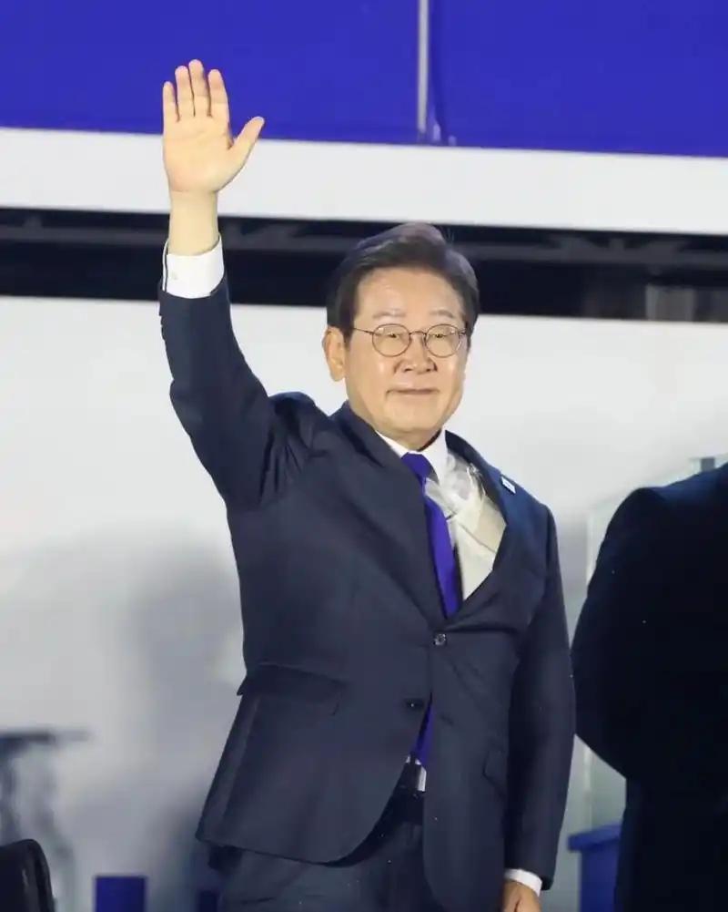 韩国的这一外交安排非常的特别，韩国新外长赵显上任以来，已经访问了美国、日本和印度