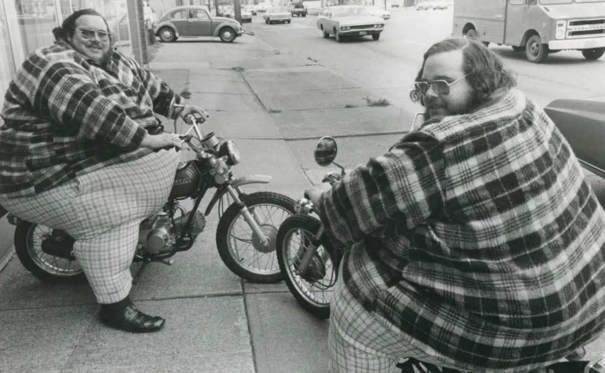 1978年，比利和本尼·麦克拉里，世界上最重的双胞胎。他们的体重分别为336公斤