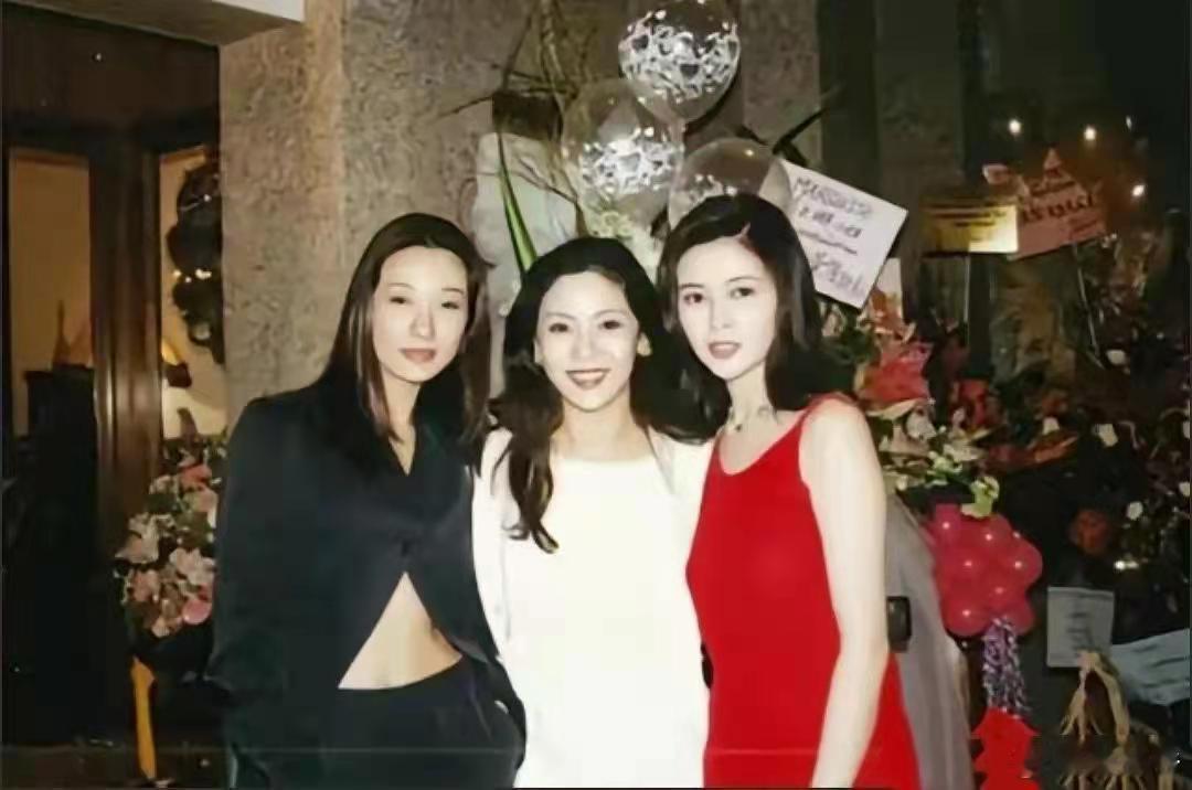 向太年轻时气质不输关之琳！ ​​​