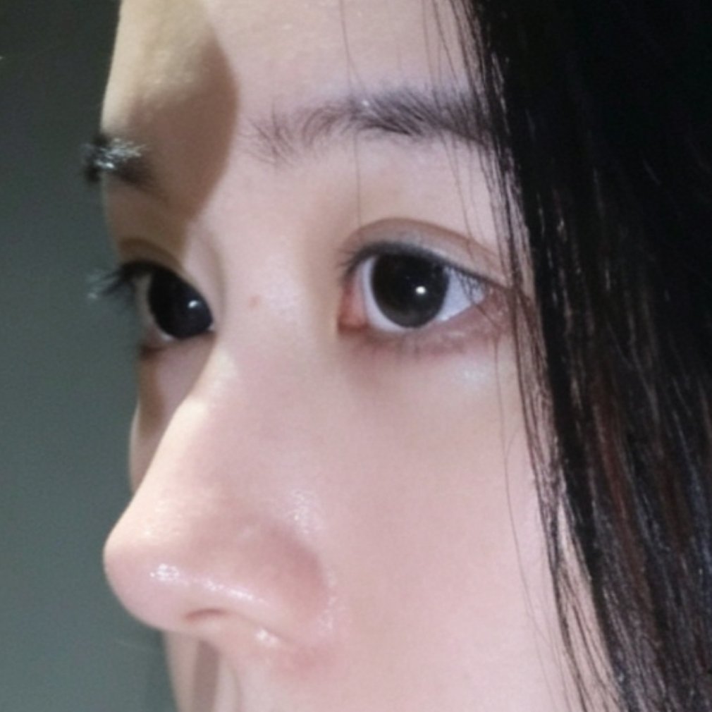 这款真的瞳如其名，要扣出来才能感觉你戴了眼珠珠！！瞳孔黑了亮了但几乎毫无痕迹的，